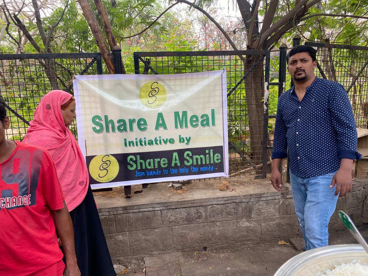 Share A Smile volunteers working together